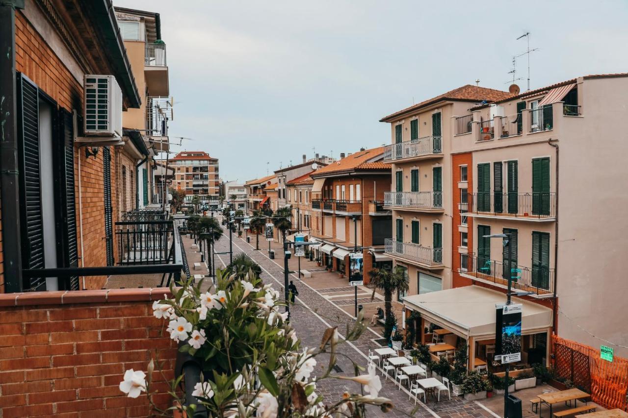 Battisti 56 Hotel Porto SantʼElpidio Eksteriør billede