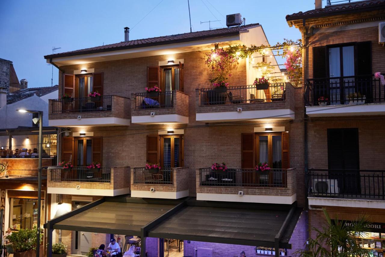 Battisti 56 Hotel Porto SantʼElpidio Eksteriør billede